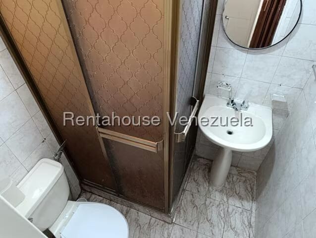 Apartamento (1 Nivel) en Alquiler en Casalta II, Distrito Metropolitano - 26