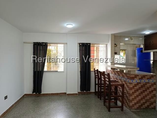 Apartamento (1 Nivel) en Alquiler en Casalta II, Distrito Metropolitano - 9