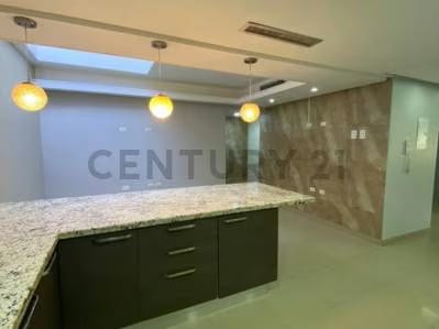 DISPONIBLE PARA ALQUILER TH. EN CONJ. RES. LAGO COUNTRY III - 7