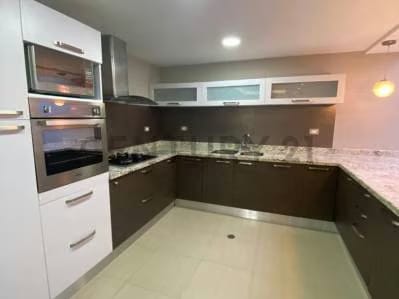 DISPONIBLE PARA ALQUILER TH. EN CONJ. RES. LAGO COUNTRY III - 8