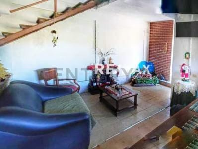 Quinta en Venta. Colinas de San Antonio de Los Altos. Am - 10