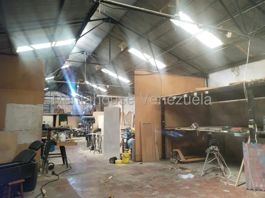 Comercial (Galpon - Deposito) en Alquiler en Puente Hierro, Distrito Metropolitano - 2