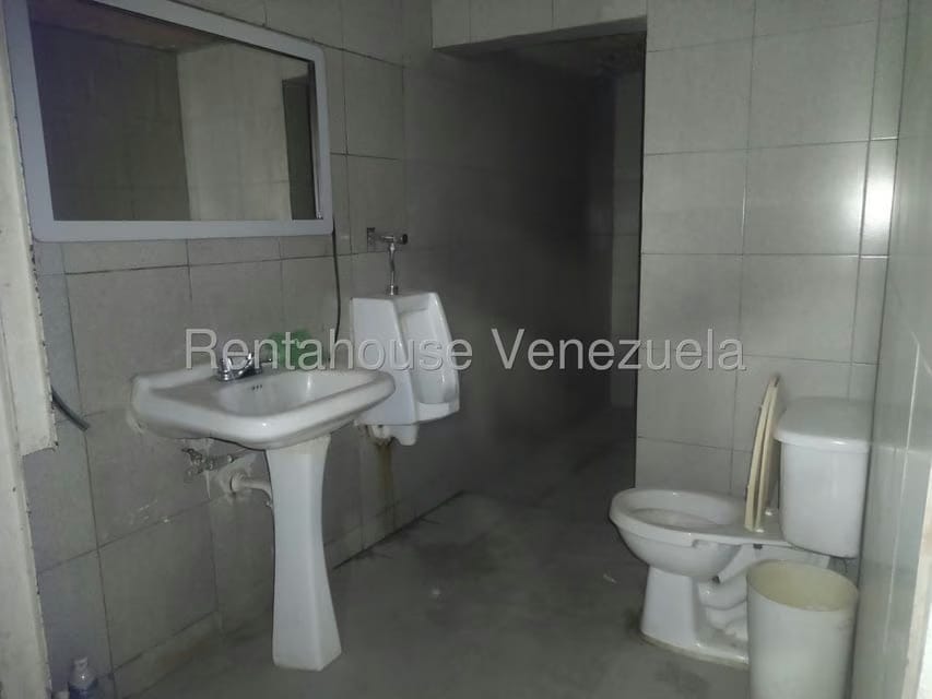 Comercial (Galpon - Deposito) en Alquiler en Puente Hierro, Distrito Metropolitano - 10