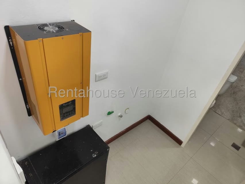 Comercial (Oficina) en Alquiler en Los Dos Caminos, Distrito Metropolitano - 12