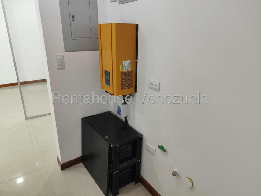 Comercial (Oficina) en Alquiler en Los Dos Caminos, Distrito Metropolitano - 13