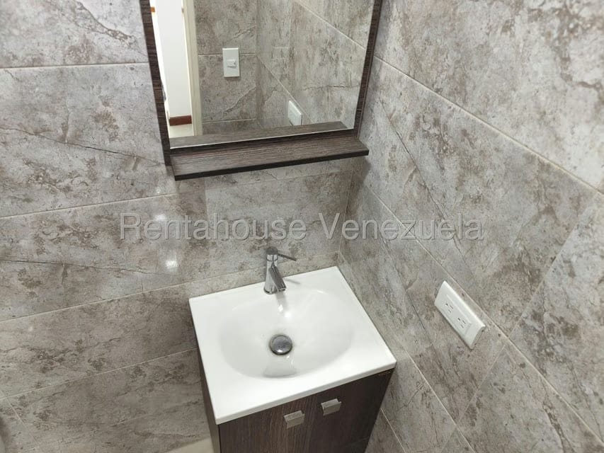 Comercial (Oficina) en Alquiler en Los Dos Caminos, Distrito Metropolitano - 15