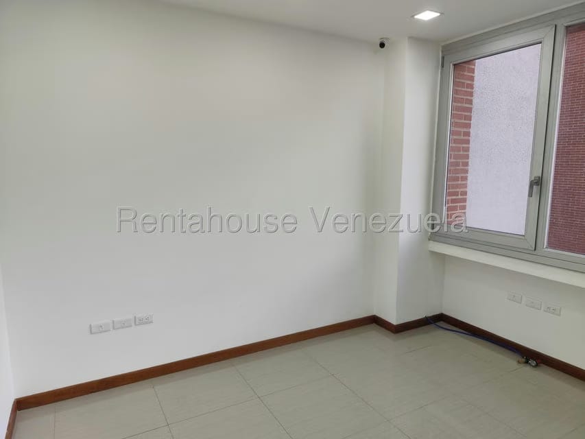 Comercial (Oficina) en Alquiler en Los Dos Caminos, Distrito Metropolitano - 20