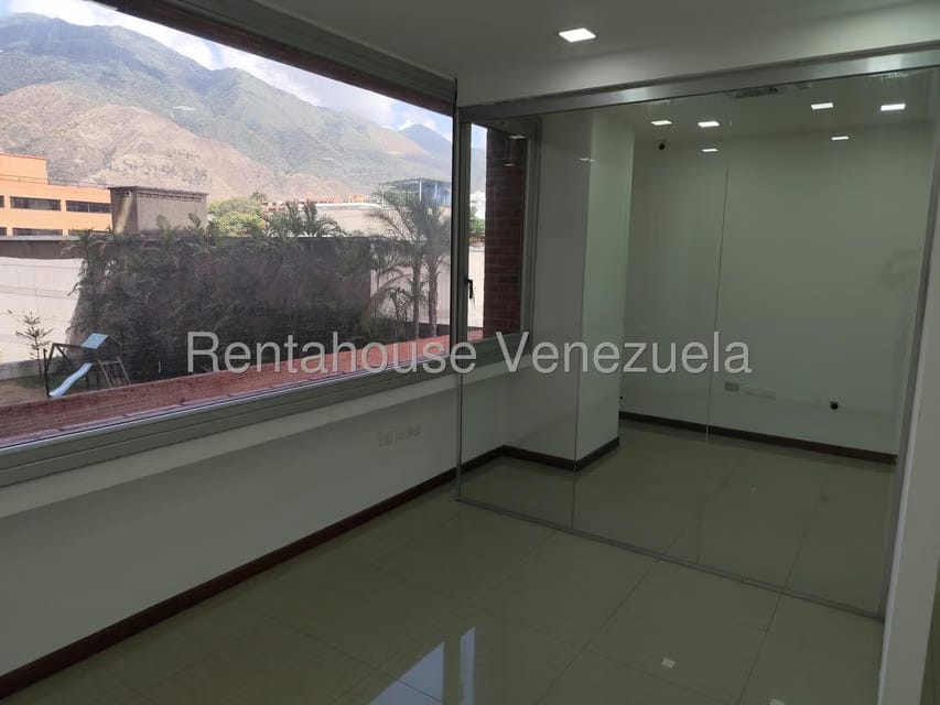Comercial (Oficina) en Alquiler en Los Dos Caminos, Distrito Metropolitano - 21