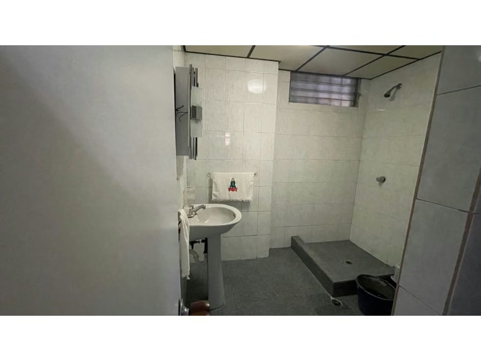 Se Vende Local en la Avenida Urdaneta 514.40m2 - 14