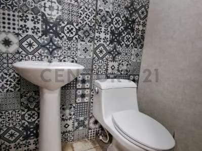 En venta Local Comercial en el CC ESEVE-LECHERIA - 8