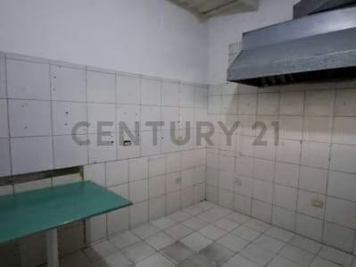 En venta Local Comercial en el CC ESEVE-LECHERIA - 9