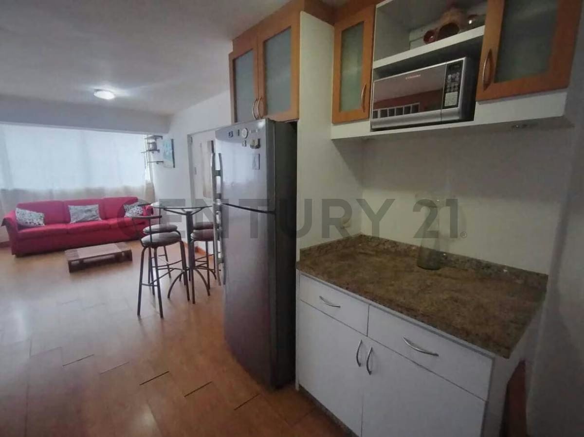 Tu refugio en La Guaira: Apartamento con Aire Acondicionado y Pozo en Macuto - 2