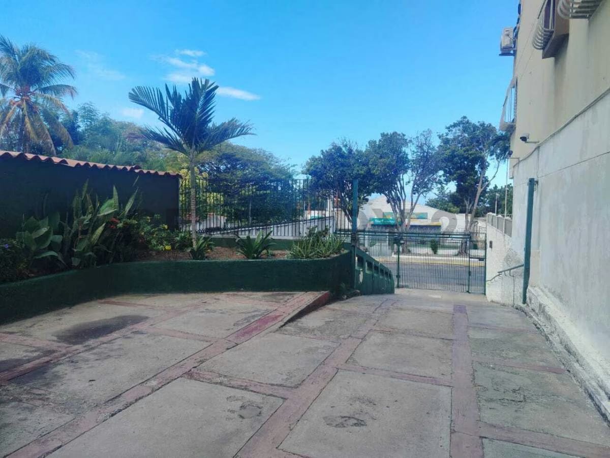 Tu refugio en La Guaira: Apartamento con Aire Acondicionado y Pozo en Macuto - 12