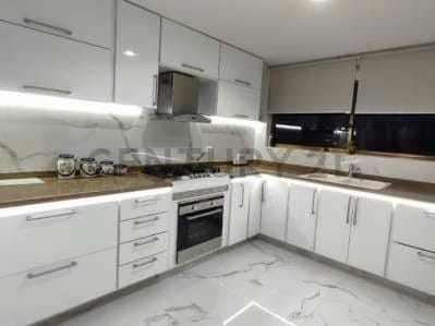 Hermosa casa bote b en Venta Remodelada