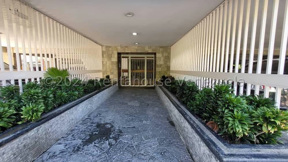 Apartamento (1 Nivel) en Venta en Cumbres de Curumo, Distrito Metropolitano - 2