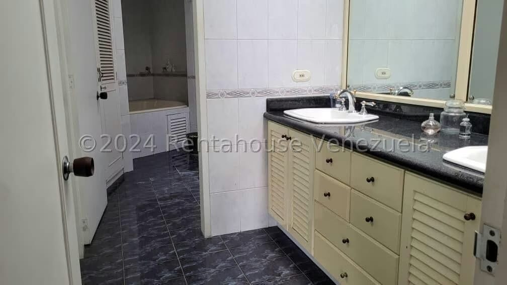 Apartamento (1 Nivel) en Venta en Cumbres de Curumo, Distrito Metropolitano - 29