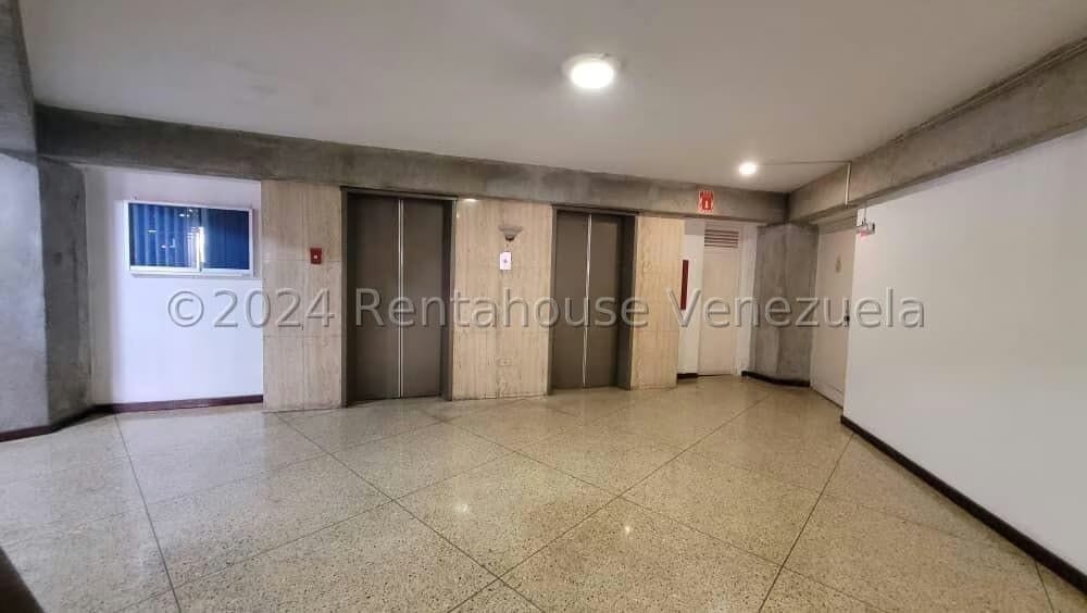 Apartamento (1 Nivel) en Venta en Cumbres de Curumo, Distrito Metropolitano - 5