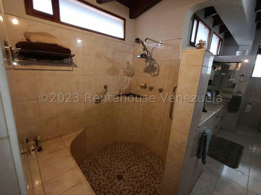 Casa (Colonial) en Venta en La Lagunita Country Club, Distrito Metropolitano - 42