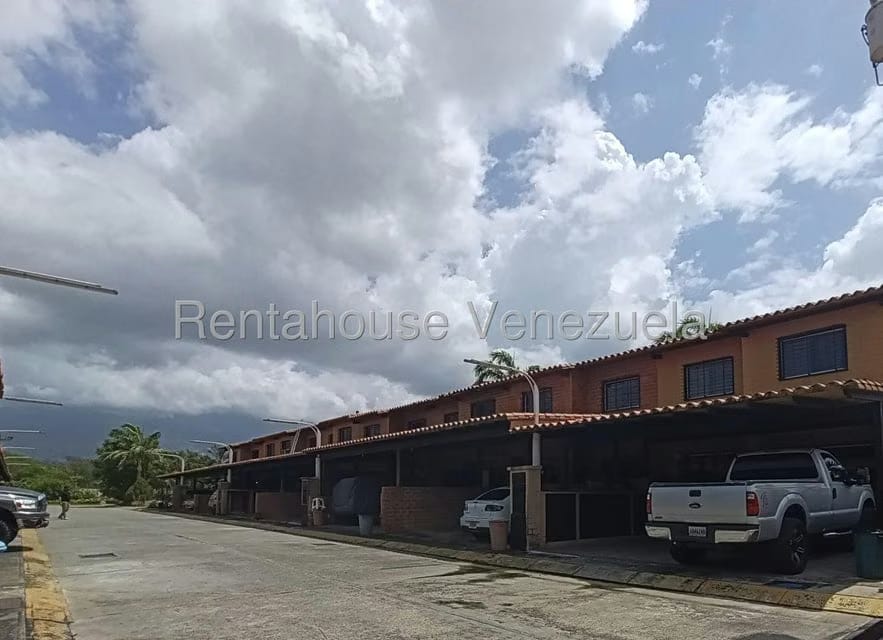 Townhouse (Duplex) en Venta en Villa Del Este, Miranda - 2