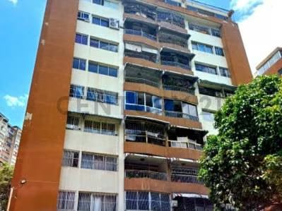 AMPLIO Y LUMINOSO APARTAMENTO EN LA URBINA PARA ADAPTAR A SU GUSTO