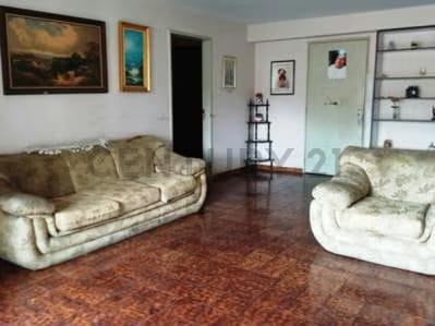 AMPLIO Y LUMINOSO APARTAMENTO EN LA URBINA PARA ADAPTAR A SU GUSTO - 4