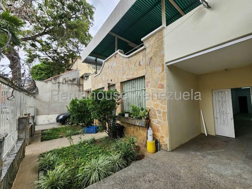 Comercial (Local Comercial) en Alquiler en Los Chaguaramos, Distrito Metropolitano - 3