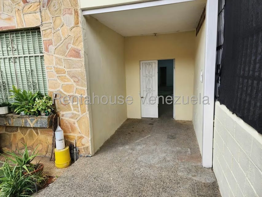 Comercial (Local Comercial) en Alquiler en Los Chaguaramos, Distrito Metropolitano - 4