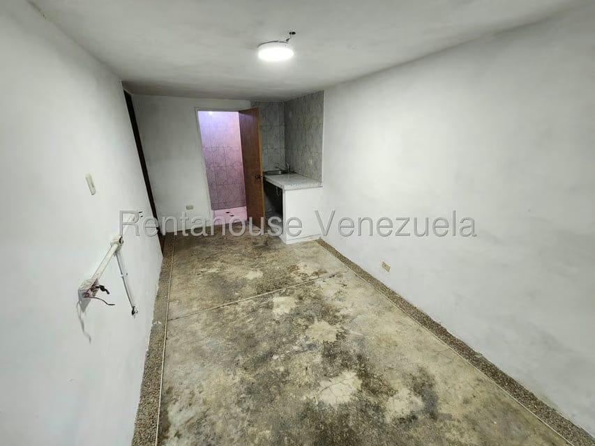 Comercial (Local Comercial) en Alquiler en Los Chaguaramos, Distrito Metropolitano - 8