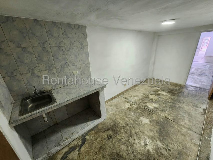 Comercial (Local Comercial) en Alquiler en Los Chaguaramos, Distrito Metropolitano - 9