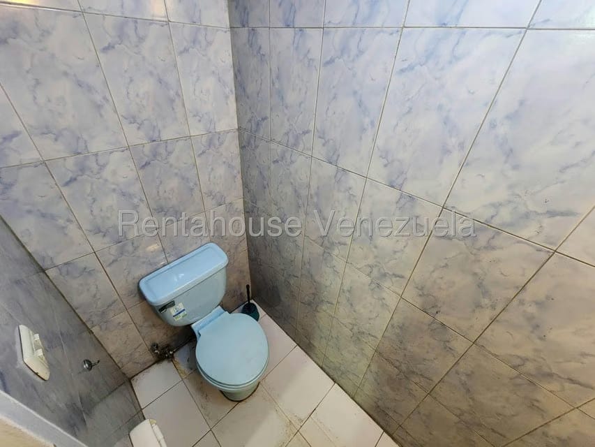 Comercial (Local Comercial) en Alquiler en Los Chaguaramos, Distrito Metropolitano - 10