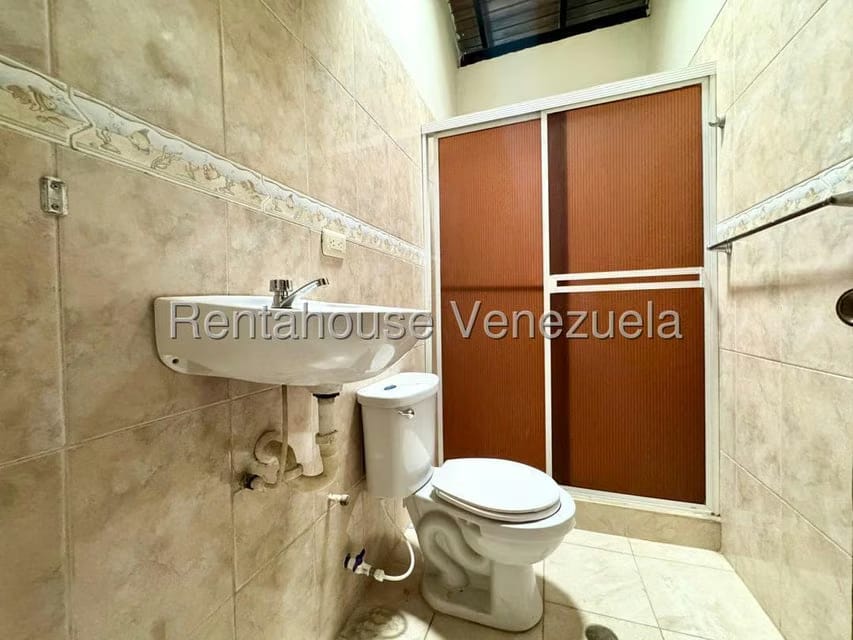 Comercial (Local Comercial) en Alquiler en Parroquia Juan de Villegas, Lara - 16