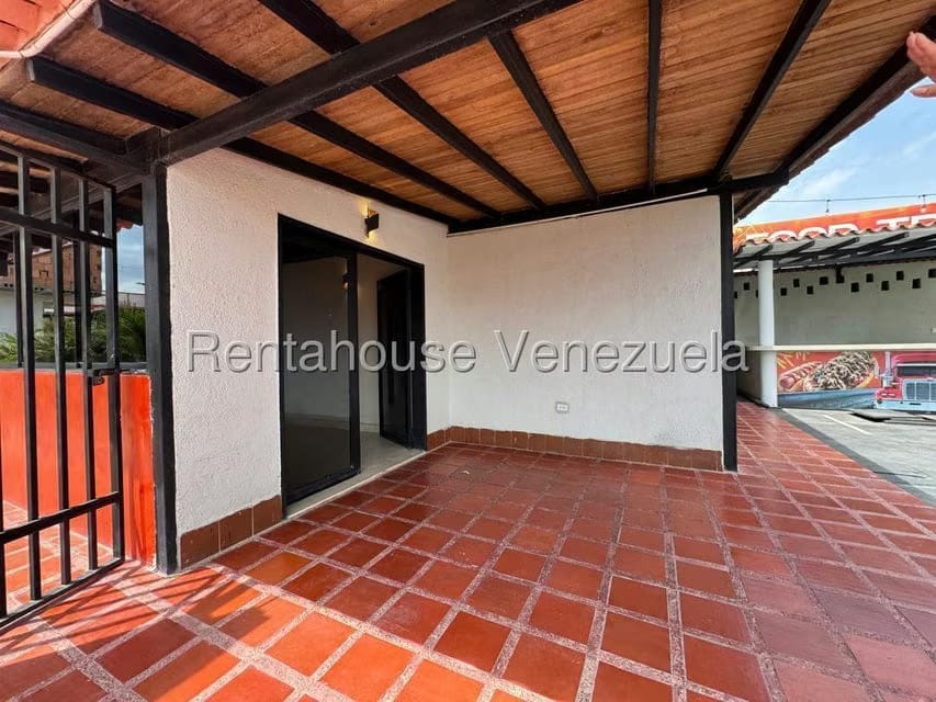 Comercial (Local Comercial) en Alquiler en Parroquia Juan de Villegas, Lara - 3