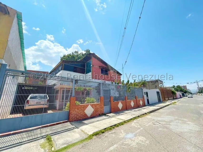 Casa (Duplex) en Venta en Zona Oeste, Lara - 2