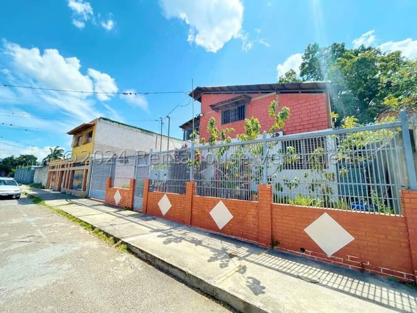 Casa (Duplex) en Venta en Zona Oeste, Lara - 3