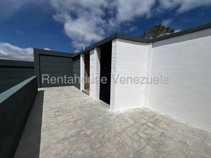 Casa (Multipes Niveles) en Venta en Oripoto, Distrito Metropolitano - 4