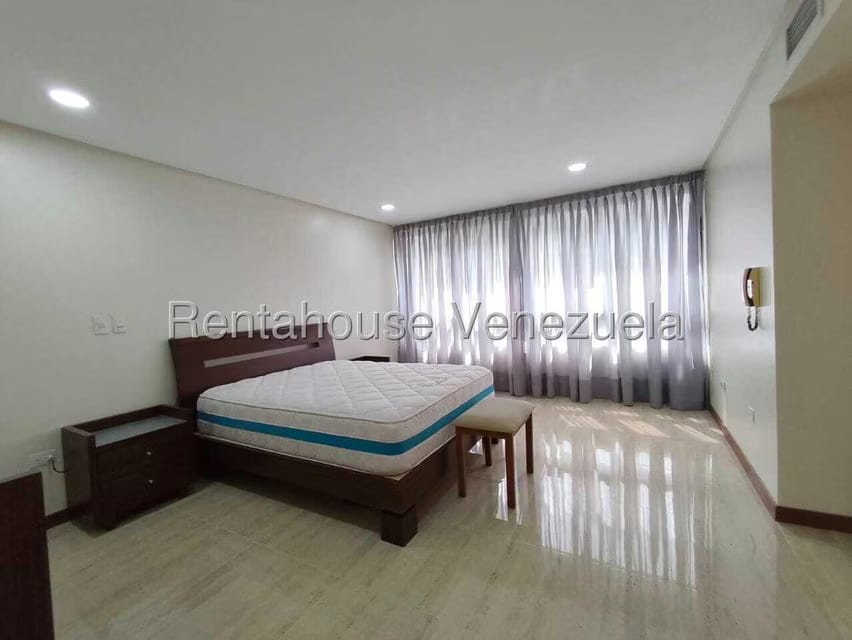 Apartamento (1 Nivel) en Alquiler en Altamira, Distrito Metropolitano - 24