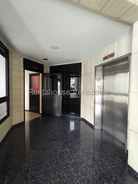 Apartamento (1 Nivel) en Alquiler en Altamira, Distrito Metropolitano - 8