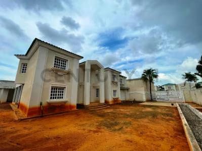 En Venta Espectacular Casa en Villa Oasis Garden Village en Gris