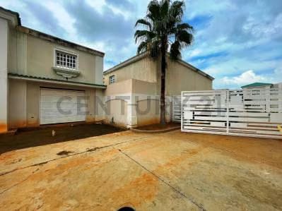 En Venta Espectacular Casa en Villa Oasis Garden Village en Gris - 2