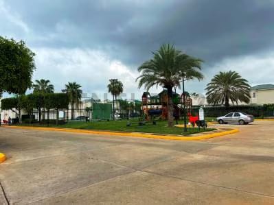 En Venta Espectacular Casa en Villa Oasis Garden Village en Gris - 10