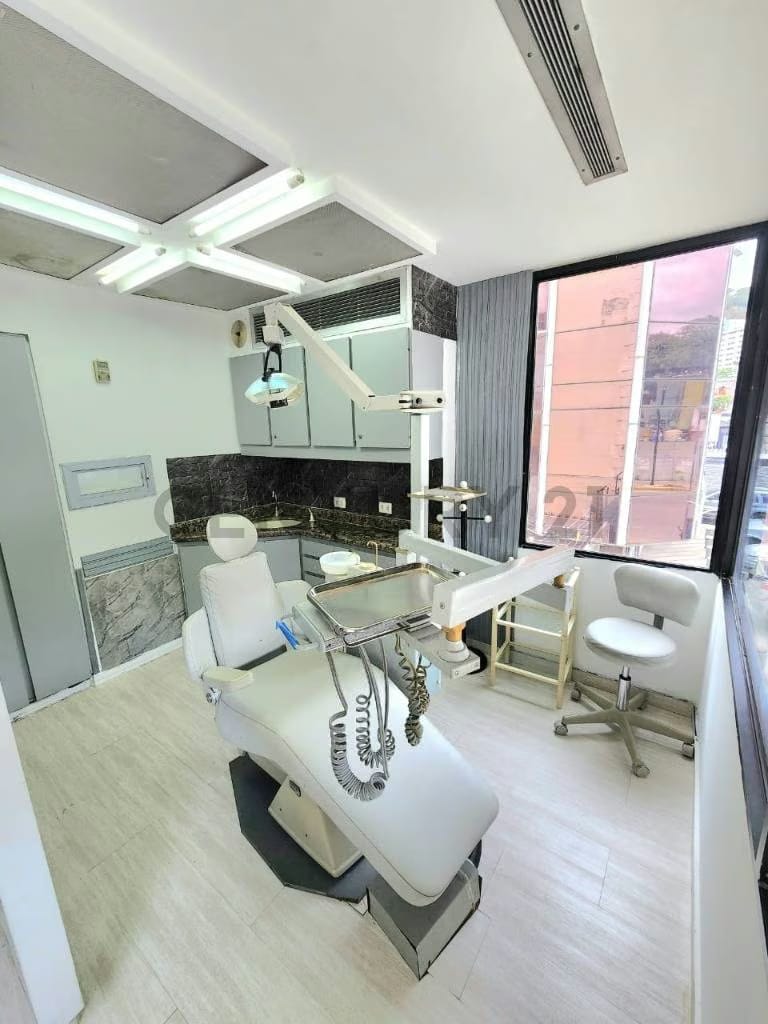 En Las Mercedes, Cubículos listo para odontólogos