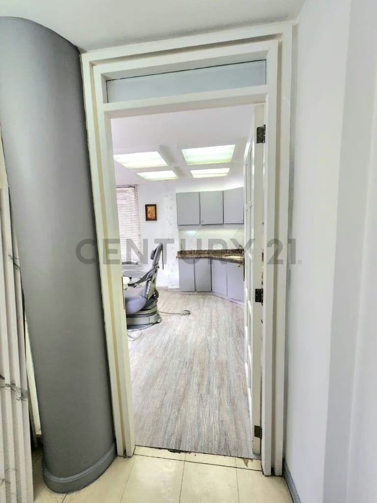 En Las Mercedes, Cubículos listo para odontólogos - 2