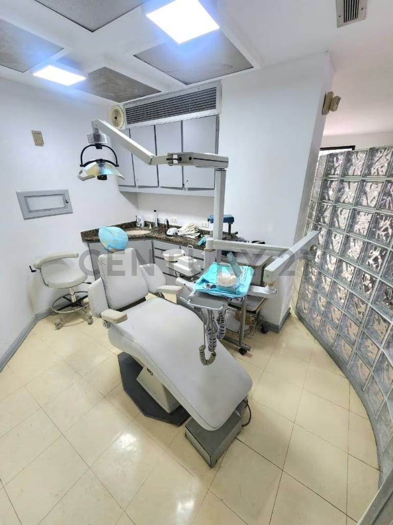 En Las Mercedes, Cubículos listo para odontólogos - 3