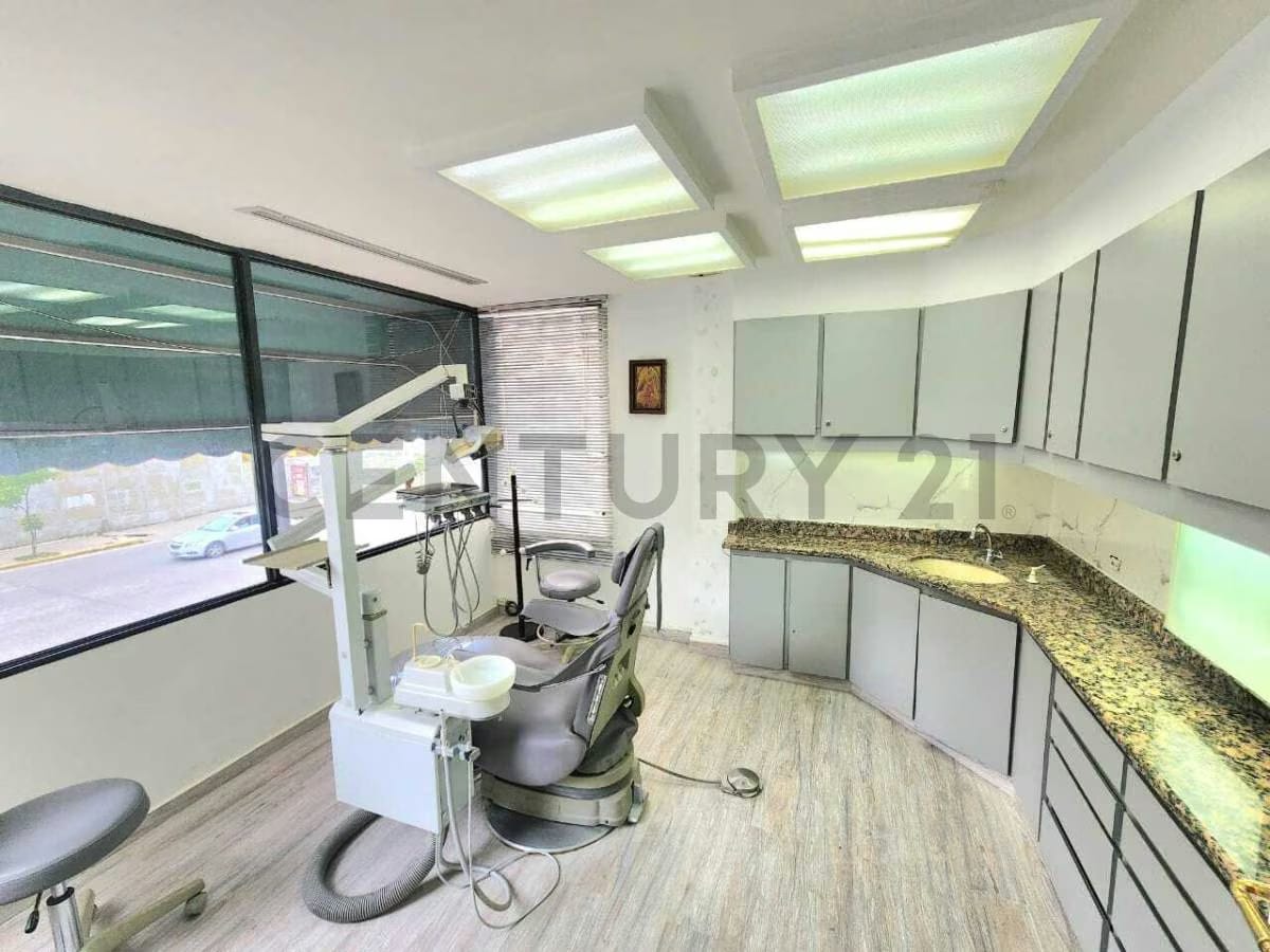 En Las Mercedes, Cubículos listo para odontólogos - 4