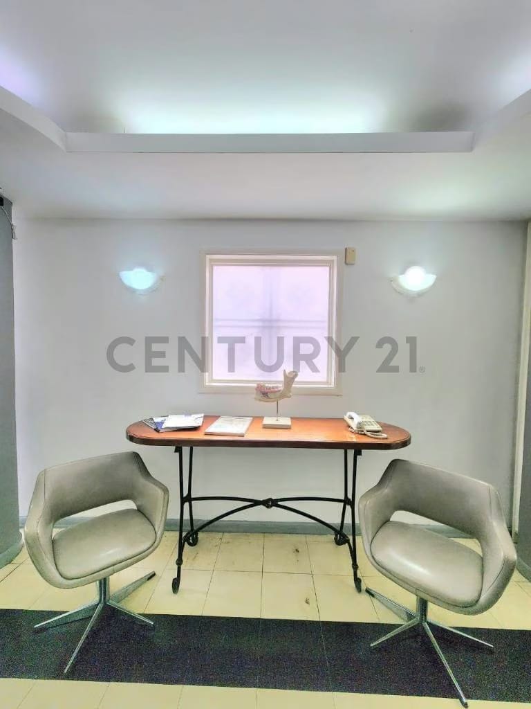 En Las Mercedes, Cubículos listo para odontólogos - 5