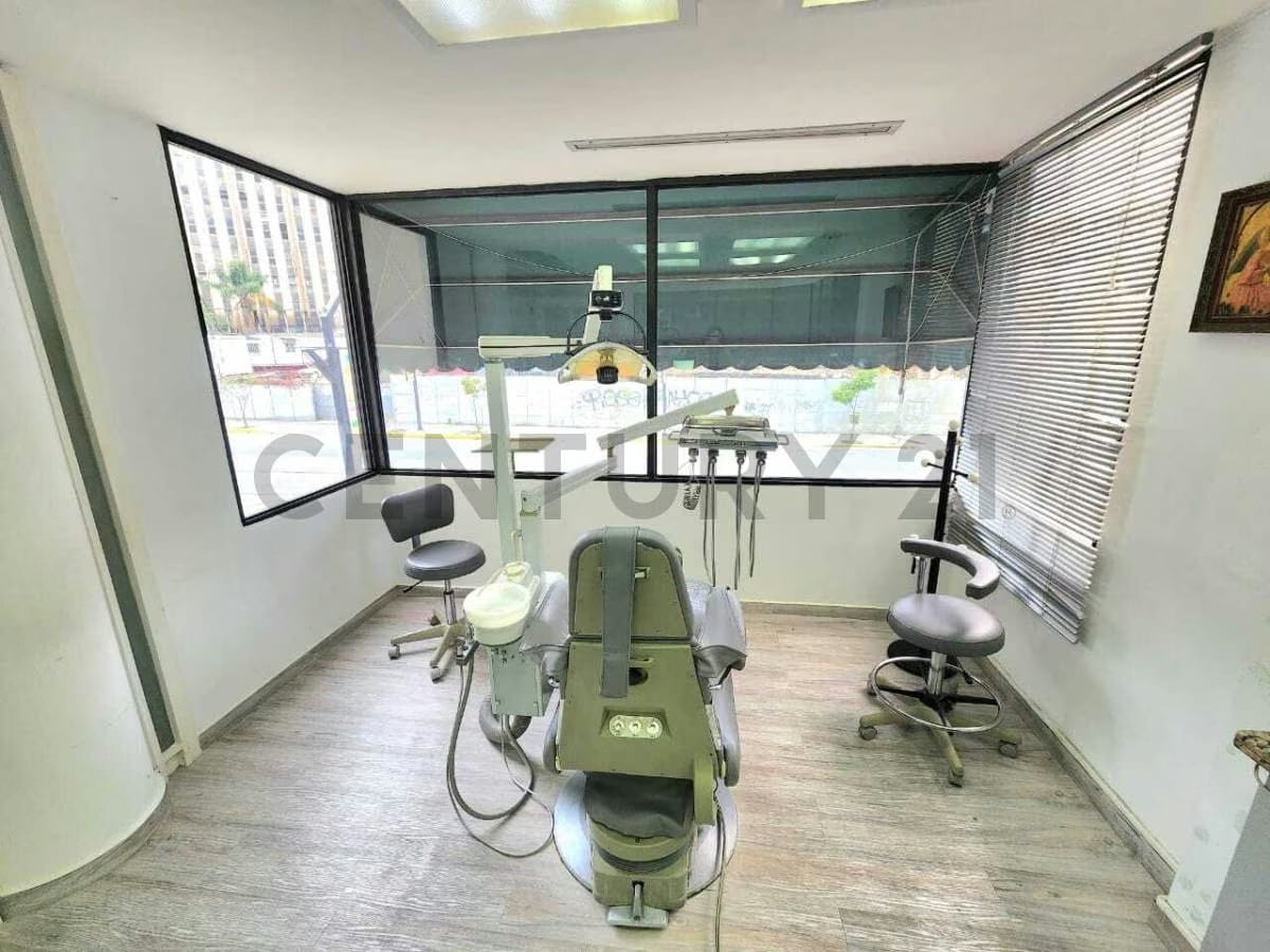 En Las Mercedes, Cubículos listo para odontólogos - 8