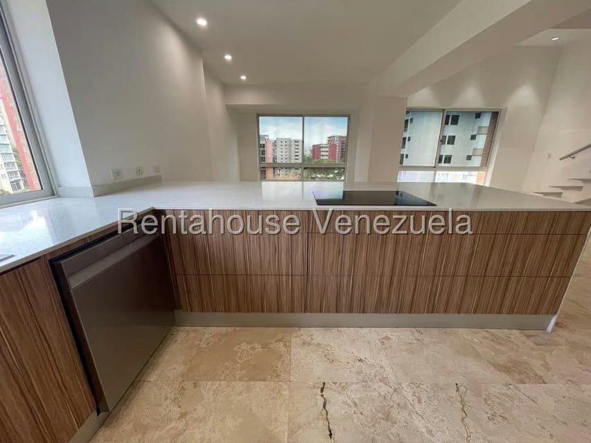 Apartamento (Duplex) en Alquiler en El Rosal, Distrito Metropolitano - 12