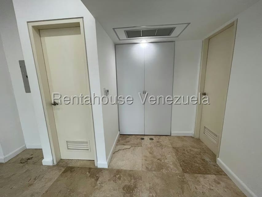 Apartamento (Duplex) en Alquiler en El Rosal, Distrito Metropolitano - 16