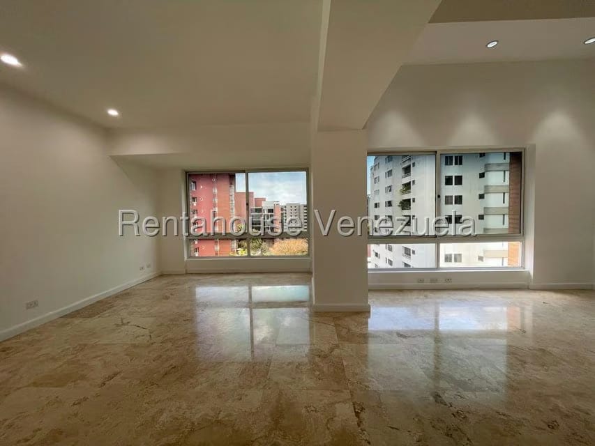 Apartamento (Duplex) en Alquiler en El Rosal, Distrito Metropolitano - 3