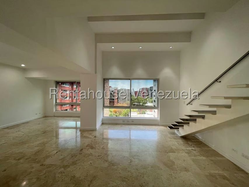 Apartamento (Duplex) en Alquiler en El Rosal, Distrito Metropolitano - 4